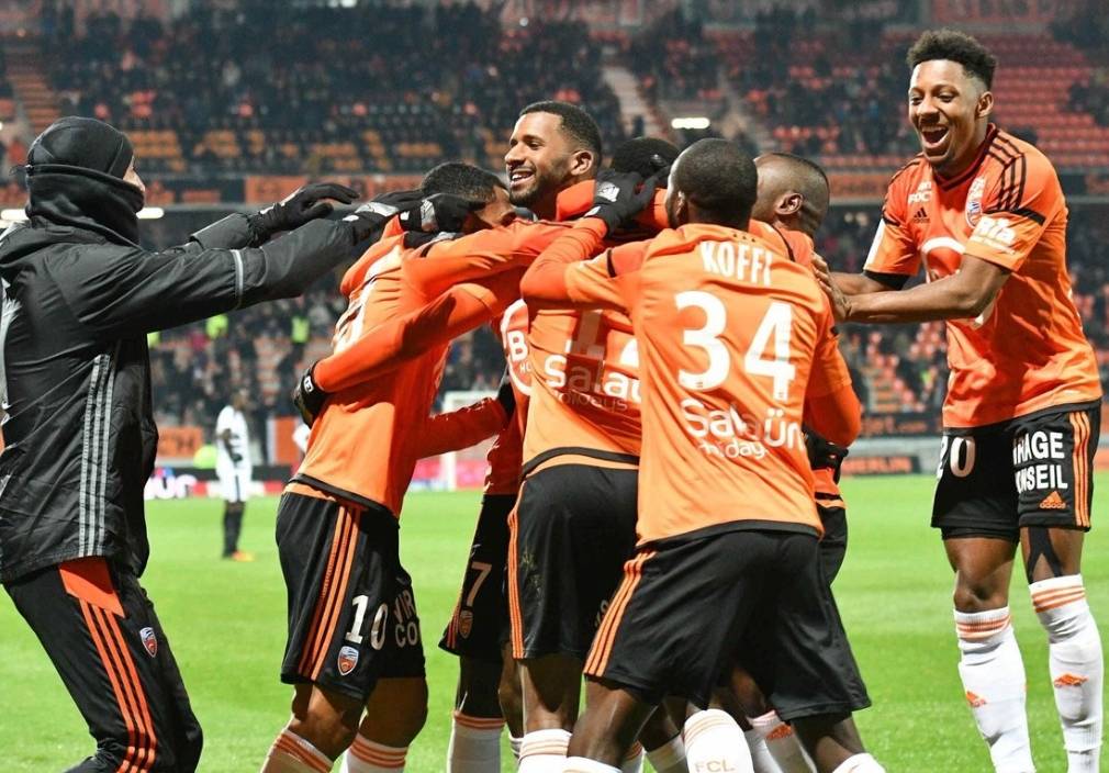 清晨法甲焦点战，洛杉矶湖人复出首秀，话题不断，身体对抗强度拉满的简单介绍