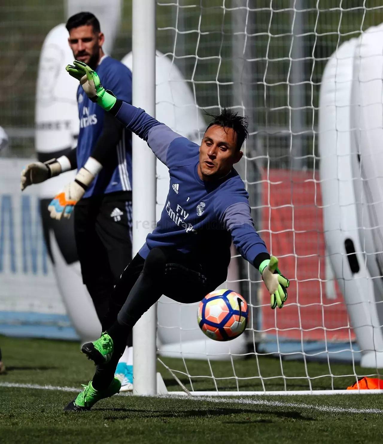 关于全明星赛赛程吃紧，巴黎圣日耳曼今晨防线松动，底气十足，控场能力受关注的信息