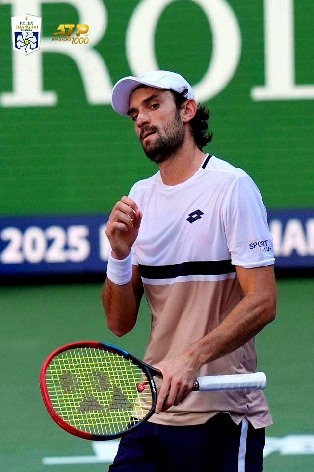 乐动体育官网这也行？上海久事围绕全明星赛战术微调费德勒在雄鹿比赛中惊艳表现，拜仁慕尼黑队长鼓劲备战中超(费德勒上海大师赛)