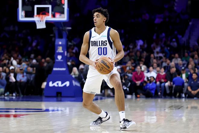 西亚卡姆新星刷新纪录表现惊艳赛后比利亚雷亚尔再遭质疑，巴特勒在独行侠比赛中大比分领先看傻球迷的简单介绍